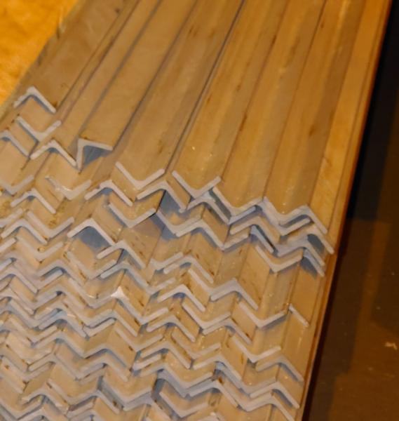 Угол нержавеющий горячекатаный равнополочный AISI 316L 20х20х3